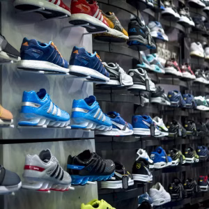 Buy Foot Locker Liquidation Pallets For Sale (Sneakers & Apparel From $1,200)